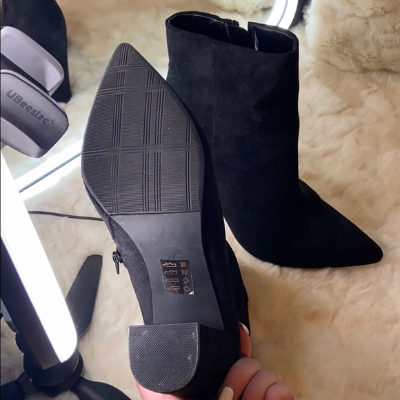 Over ankle black boot heels - Picture 3 of 3